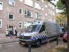 Handgranaat uit woning Rotterdam gehaald, verdachte geblinddoekt afgevoerd