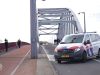 Verwarde man op brug in Arnhem, verkeer stilgelegd