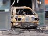 Auto rijdt waterpijpcaf Amsterdam binnen en vliegt daarna in brand