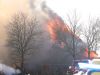 Zeer grote uitslaande brand in Wolsum legt woonboerderij in de as
