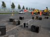 Vrachtwagen verliest tientallen betonblokken op A16