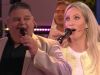 Hélène zingt samen met Django Wagner tijdens commercial break van De Oranjezomer