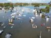 Camping en beach club langs Maas overvallen door hoogwater