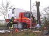 Truckchauffeur omgekomen door botsing tegen boom