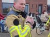 Kat lift mee onder motorkap, brandweer weet beestje te redden