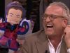 Gordon krijgt Gerard Joling-knuffel overhandigd: 'Heeft iemand een naald?'