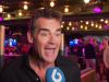 Jeroen van der Boom krijgt platina plaat uitgereikt van zijn zoons