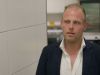 Mark krijgt het zwaar tijdens voorbereiding feestavond