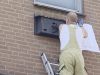 Brandweer bevrijdt vastzittende zwaluw in Wageningen
