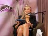 Lieuwkje en Julia bespreken de nieuwe deelnemers van B&B Vol Liefde