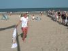 Ondanks lekker strandweer ruimen duizenden vrijwilligers de hle Noordzeekust op