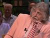 Johan Derksen sliep in één bed met een man: &#39;Ik voel die grote leuter zo tegen mijn been vallen...&#39;