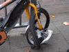 Jong meisje ontsnapt aan gruwelijk drama, fiets aan gort gereden door trein