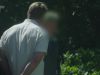 Dennis confronteert Laura's broer om erfenis