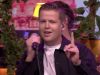 Sven Versteeg zorgt met zijn nieuwe single 'Bonte Avond' voor feest in De Oranjezondag-studio!