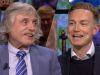 Johan Derksen moet lachen om smerige poep-anekdote van Jona van Loenen: 'Goed verhaal!'