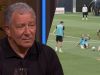 Henk ten Cate hekelt wilde tackle van Weghorst op Geertruida: 'Kan ik heel erg boos om worden!'