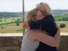 Joyce en Albert van B&B Vol Liefde geven elkaar het jawoord