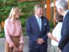 Willem-Alexander doet Snollebollekes na tijdens fotomoment