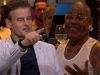 Vandaag Inside-tafel spot opvallende man in publiek: 'Doet dat niet zeer?'