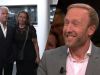 Raymond Mens lacht om opmerkelijke beelden van Dries Roelvink: 'Kunnen we het nog één keer zien?'