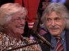 H��rlijk gesprek tussen Johan Derksen en 85-jarige fan: 'E�n ding wil ik hem nog graag vragen�?�'