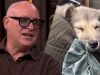 Ren� van der Gijp heeft nieuwe hond geadopteerd: 'Hij werd in plastic zak langs de weg gevonden'