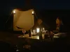 Rico en Wendy sluiten de avond gezellig af onder de volle maan
