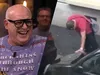 René giert om filmpje van plassende man: 'Hij valt in z'n eigen zeik!'