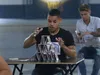 Bouwwerken van bierviltjes maken