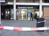 Medewerker van opticien neergestoken en naar ziekenhuis gebracht