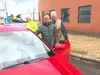 Marco is geheel blind en gek van auto's: vandaag mag hij zelf autorijden