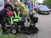 Omstanders redden scootmobieler uit sloot