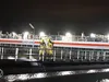Aanvaring tussen drie schepen op Waal, spoorbrug geraakt