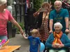 'Koningin van de Jordaan' Fietje wordt 100 en krijgt verrassing van haar leven