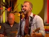 Tributeband Brucified zorgt tijdens de commercialbreak voor een héérlijke sfeer met 'Glory Days'