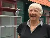 Jannie (72) en haar duiven zijn wereldwijd een sensatie op YouTube