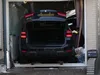 Auto rijdt huis binnen