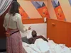Bella spreekt Noach aan op zijn gedrag