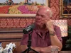 Paul de Leeuw gooit stokbrood in gezicht