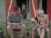 Gerard en Gusta kamperen in tuin van vervallen landhuis