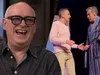 René van der Gijp giert om beelden van theatershow De Bevers: 'Wat is dit nou?!'