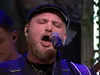 Lars van Bokhoven zet De Oranjezondag-studio op z'n kop met 'Iedereen Is Van De Wereld'