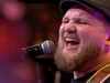 Lars van Bokhoven zingt 'Nu Ben Jij Hier' in de commercialbreak van De Oranjezondag