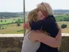 Joyce en Albert van B&B Vol Liefde geven elkaar het jawoord