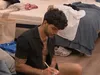 Sayf is de date druk aan het voorbereiden