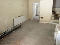 Huizen onder de Hamer - Owain Blending in with the Furniture? Surely Not!